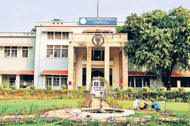 GAJARA RAJA MEDICAL COLLEGE, GWALIOR - panoramio