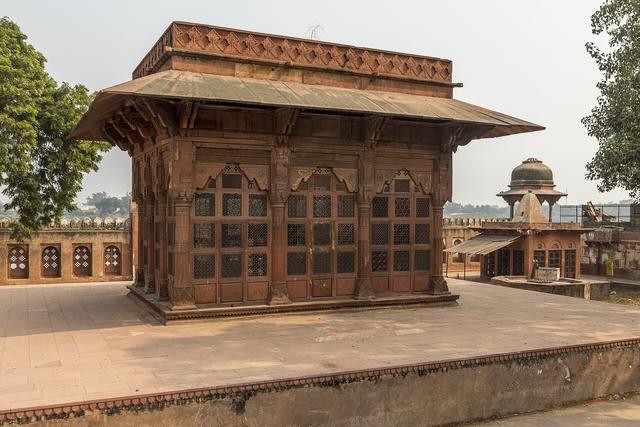 Jaswant Singh-ki-Chattri (Agra, where the college is located)