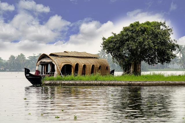Alappuzha Boat Beauty W (Alleppey, where the college is located)