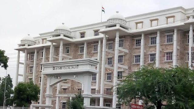 Amravati Court (Amravati, where the college is located)