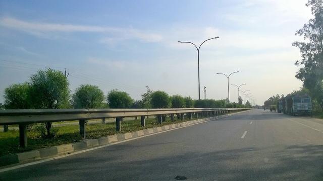 NH 28 passing near Basti (Barabanki, where the college is located)