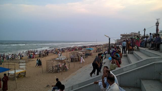 ଗୋପାଳପୁର ବେଳାଭୂମି Gopalpur Sea beach (Berhampur, where the college is located)