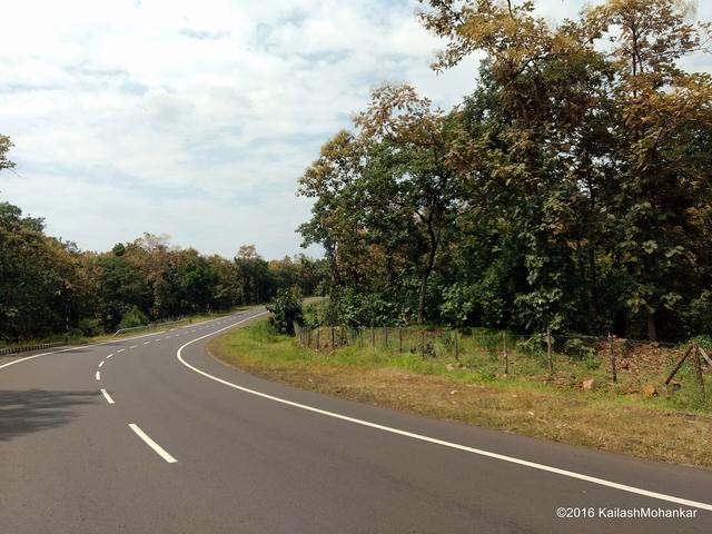 Somewhere on Chhindwara Highway - panoramio (Chhindwara, where the college is located)