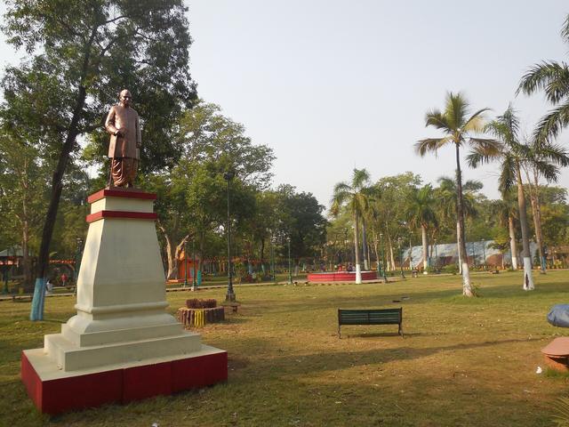Rajendra park, durg (Durg, where the college is located)