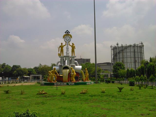 Shram Vir Statue, Durgapur Steel Plant - panoramio (Durgapur, where the college is located)