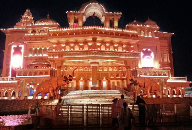 Kingdom of Dreams auditorium night view, Gurgaon (Gurgaon, where the college is located)