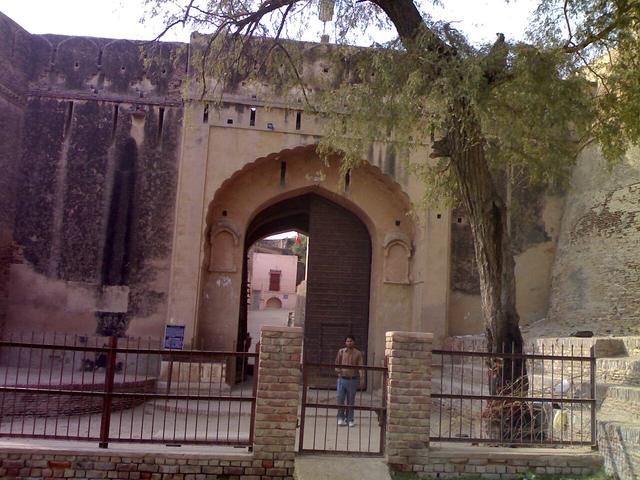 Hanumangarh Bhatner fort (Hanumangarh, where the college is located)