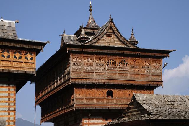 Sarahan-Bhimakali-10-alter Turm-gje (edited) (Himachal Pradesh, where the college is located)