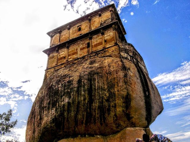 The Madan Mahal Fort Jabalpur Madhya Pradesh India DSC.00023 (Jabalpur, where the college is located)