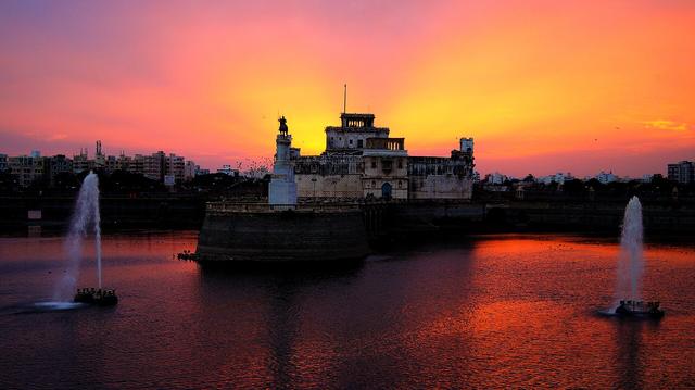 Lakhota lake Jamnagar, Golden hours (Jamnagar, where the college is located)