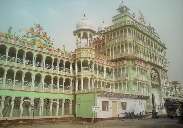 ( Side view of Rani Sati temple Jhunjhunu ) (Jhunjhunu, where the college is located)