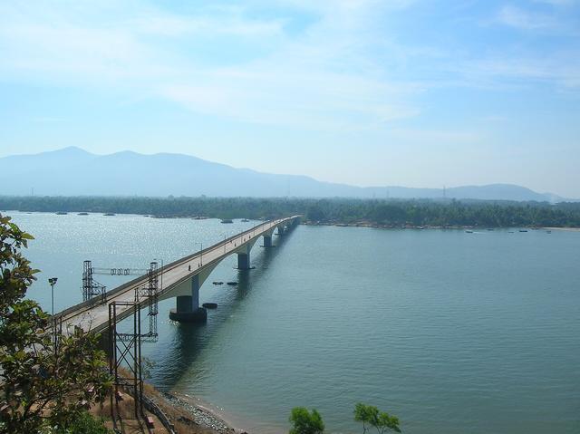 Kali river bridge (Karwar, where the college is located)