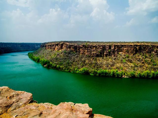 Chambal-river-gorge (Kota, where the college is located)