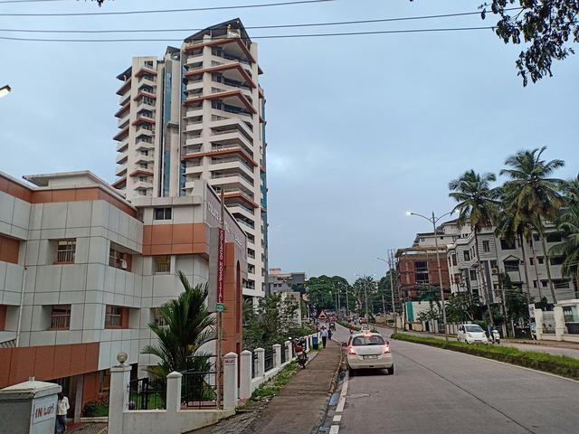 Bendoorwell-Kankanady Road beside Colaco Hospital and Shalimar Liverpool in Mangalore (Mangalore, where the college is located)