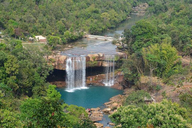 Khrangsuri waterfall, Meghalaya 01 (edit) (Meghalaya, where the college is located)