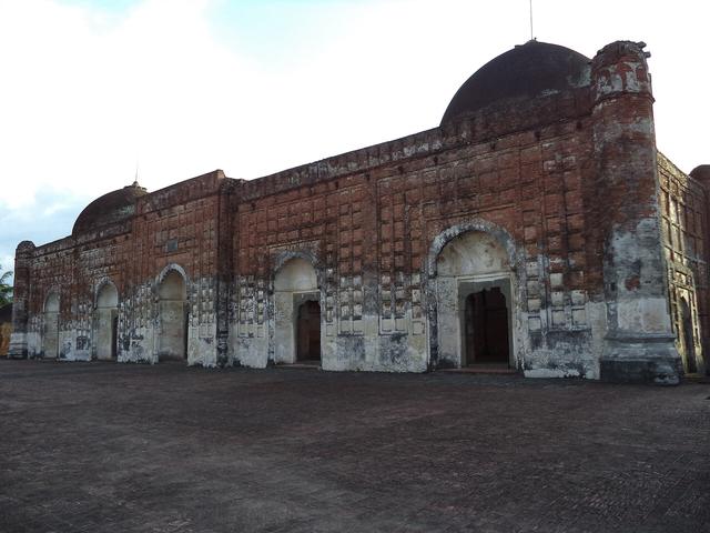 Tomb and mosque of Murhsid Kuli Khan (Murshidabad, where the college is located)