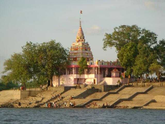 Vishnupuri temple - panoramio (Nanded, where the college is located)