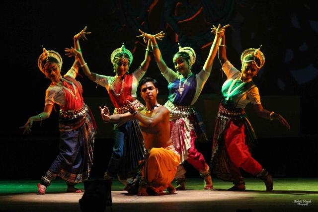 Odissi group performance (Odisha, where the college is located)
