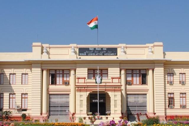 Vidhan-sabha-bihar (Patna, where the college is located)
