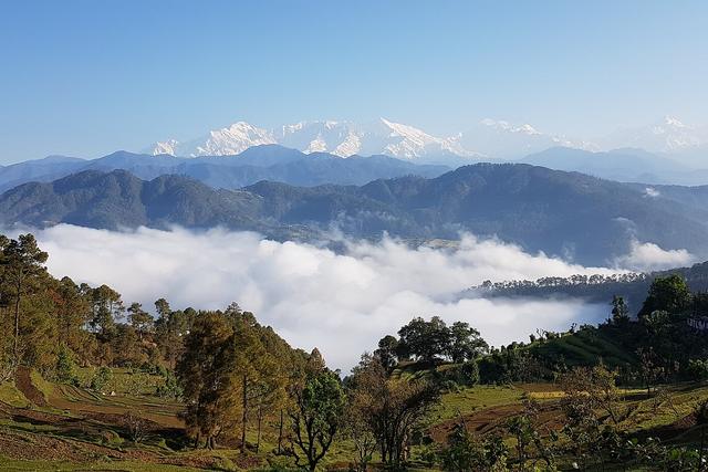 Peaks and clouds (Pauri Garhwal, where the college is located)