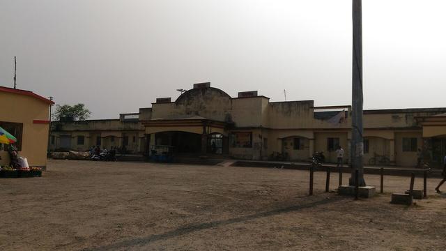 Raiganj Railway Station (Raiganj, where the college is located)