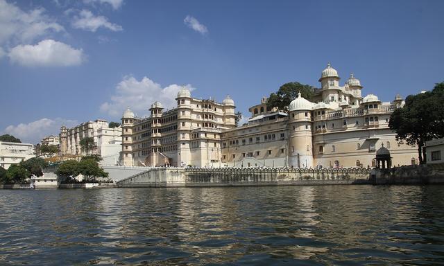 Udaipur-Stadtpalast-42-vom Picholasee-2018-gje (Rajasthan, where the college is located)