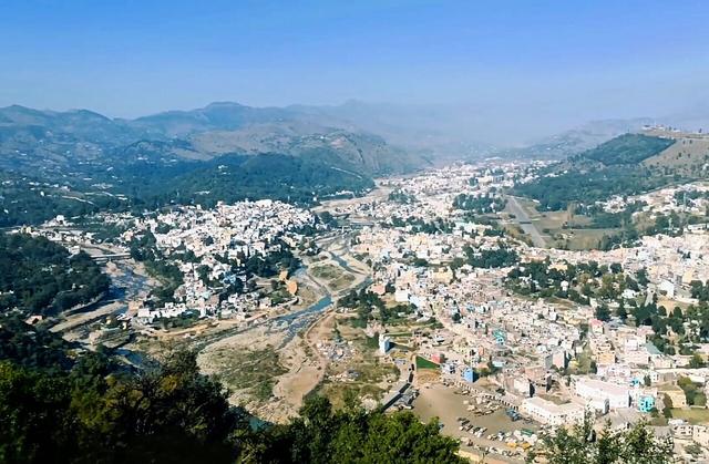 Rajouri city skyline photo (Rajouri, where the college is located)