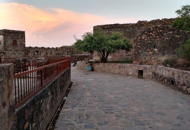 Sunset at Ranthambore Fort (Sawai Madhopur, where the college is located)