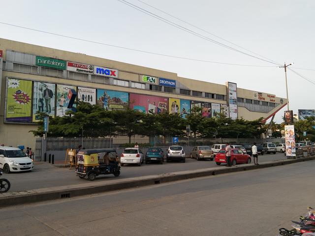 City centre mall shimoga (Shimoga, where the college is located)