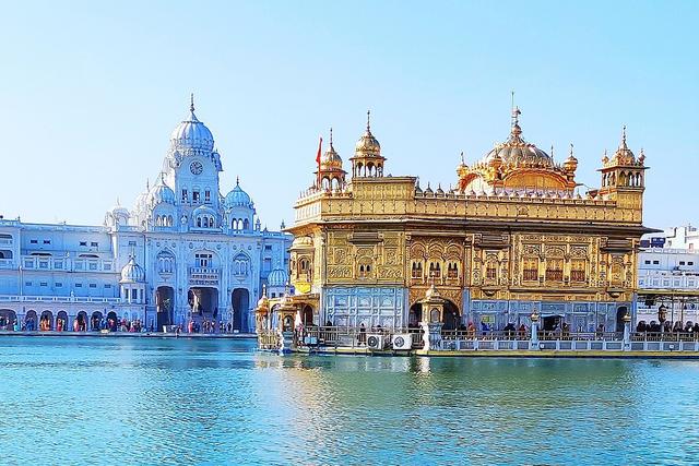 Golden Temple Amritsar Gurudwara (cropped) (Sri Amritsar, where the college is located)