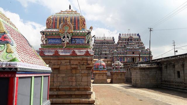Thyagarajar temple, Tiruvarur (Thiruvarur, where the college is located)
