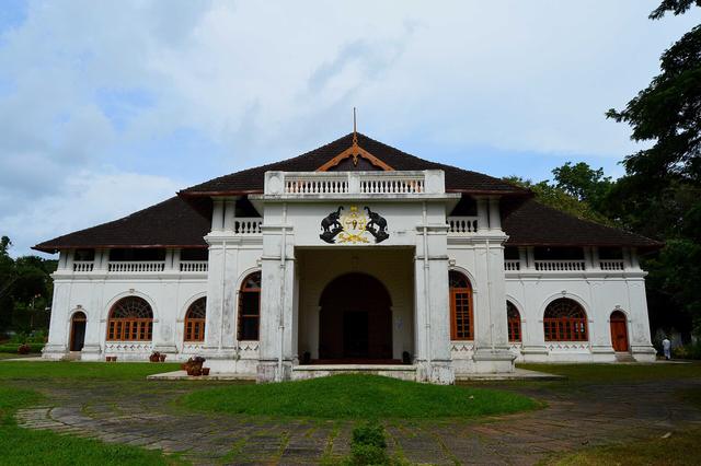 Sakthan Thampuran Palace, Thrissur (Thrissur, where the college is located)