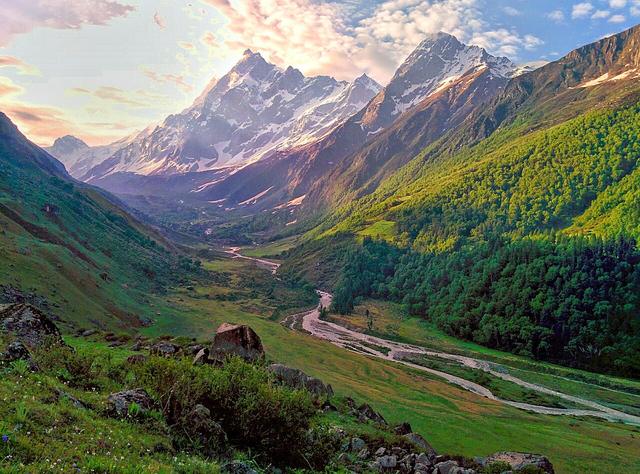 Har Ki Dun (Uttarakhand, where the college is located)