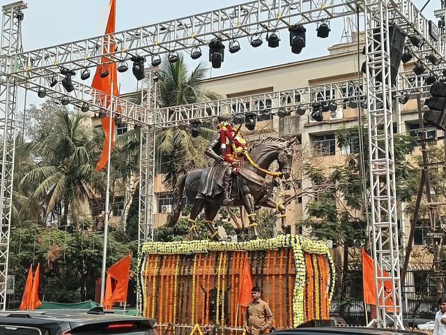 Chhatrapati Shivaji Maharaj Chowk, Vashi (Vashi, where the college is located)