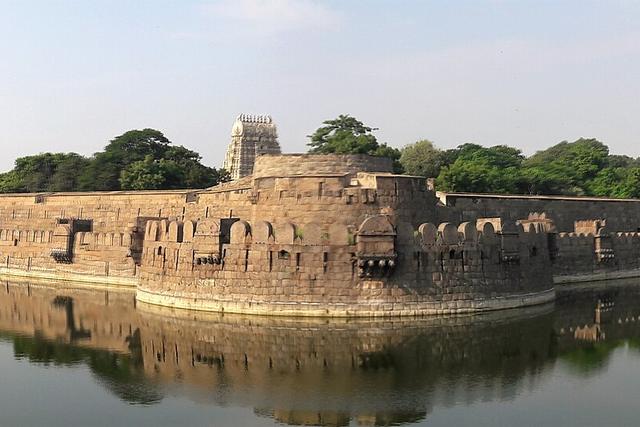 Vellore Fort and Jalakandeswarar temple (Vellore, where the college is located)