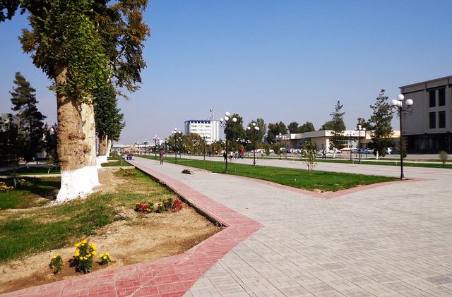 Tree-lined avenue, Fergana
